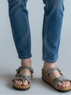 A. Giannetti Women’s Gray Nubuck Leather Cork Wedge Sandals Size 8